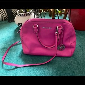 Micheal Kors Satchel Purse +price is now firm*
